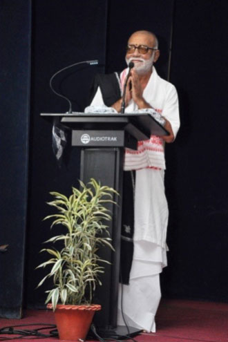 dr-neelima-saikia-from-assam-at-valmiki-ramayana-conference-morari-bapu5